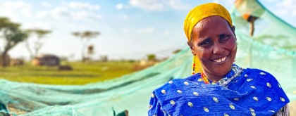 Roge Wavio (29) holds large salad leaves she has grown in kitchen garden in Kalacha. Marsabit, Kenya Photo: Jennifer Nolan/Concern Worldwide