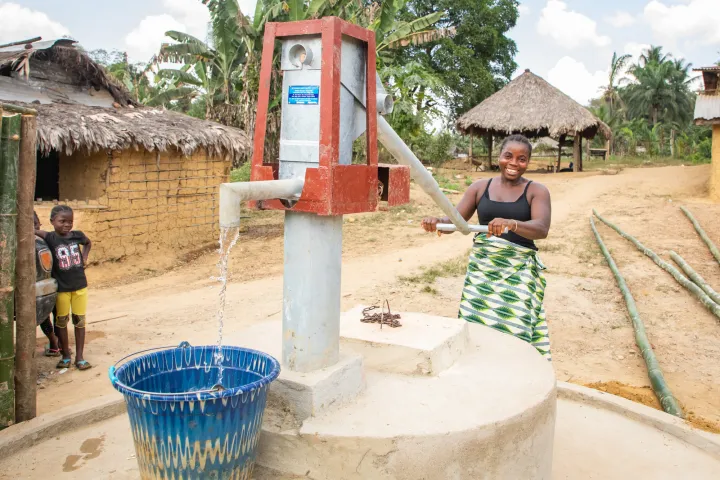 Sadah Smith using the new Town Town well. Concern installed this well recently and it's already having a positive impact on the town.  Photo: Gavin Douglas/Concern Worldwide