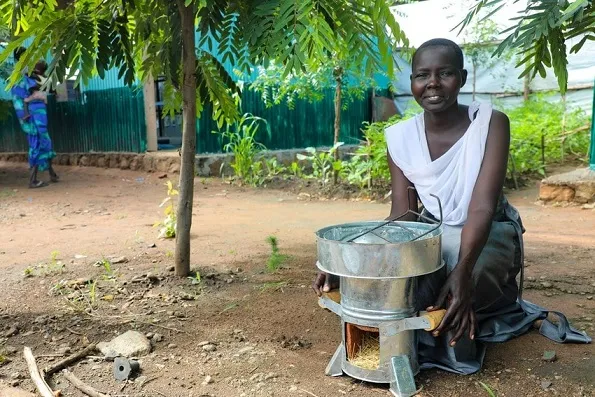 Abamoltho Gudra cooks for her five children using her eco stove in the Pugnido refugee camp in Gambella. Photo: Jennifer Nolan / Concern Worldwide Abamoltho Gudra cooks for her five children using her eco stove in the Pugnido refugee camp in Gambella. Photo: Jennifer Nolan / Concern Worldwide