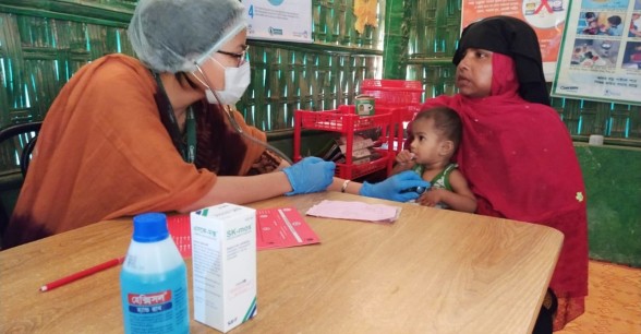 A Nurse of a Concern-supported Nutrition Site in Rohingya Refugee Site performing assessment of a severely malnourished child. Photo: Md. Al-Nasim