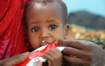 Halimo Hassan (1 year and 2 months) and mother Khayro Ali Hassan (30) in a remote health centre in Filtu, Somali Region. Halimo is being treated for severe acute malnutrition with the support of Concern Worldwide. Photo: Jennifer Nolan/ Concern Worldwide