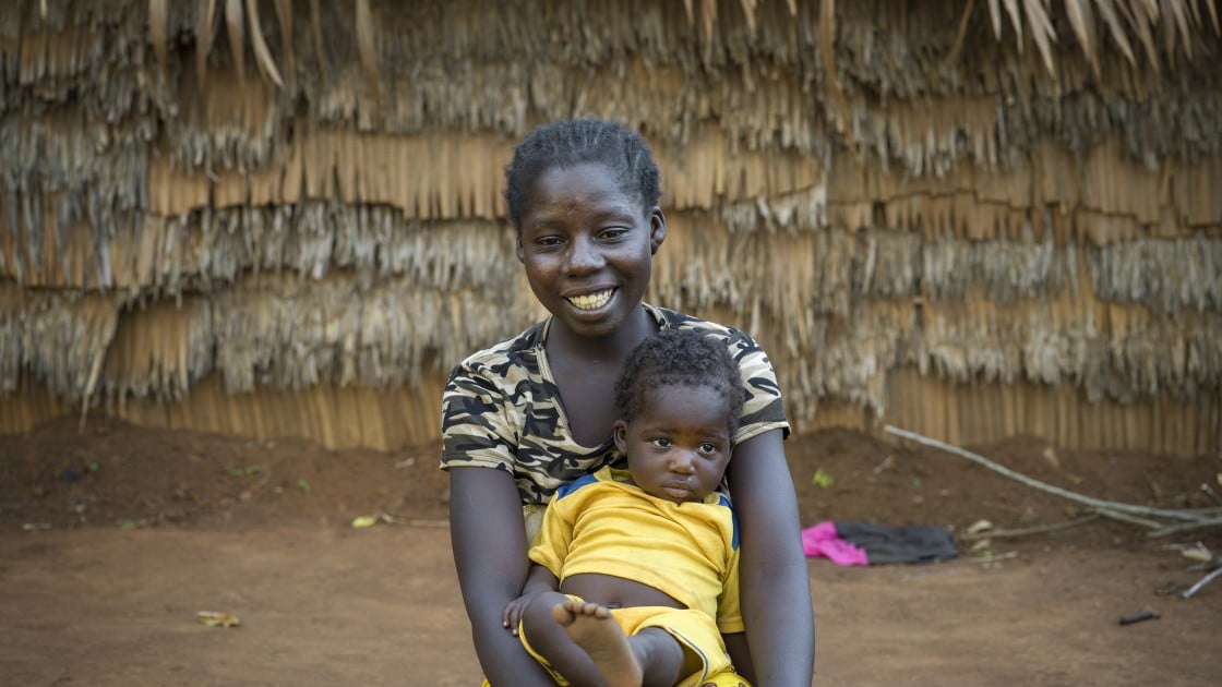 Alida and her daughter Fiobona in the Central African Republic. Photo: Chris de Bode