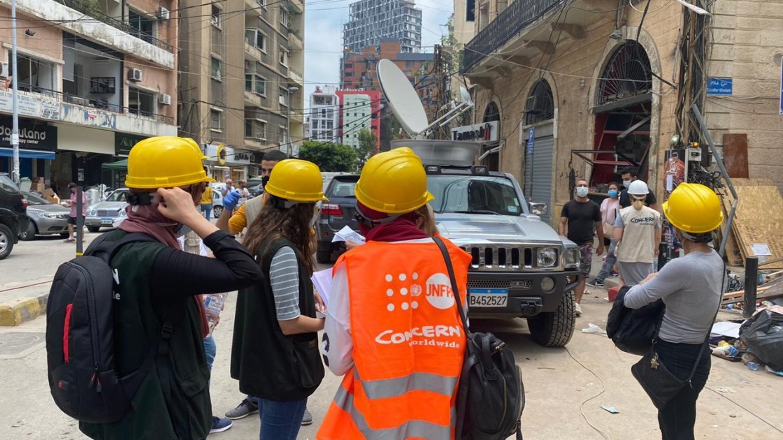 Concern staff and volunteers helping with the distribution of UNHCR's shelter kits for vulnerable communities affected by the Beirut blast. Photo: Jana Nashar / Concern Worldwide.