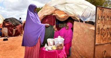 Female IDPs supporting each other in business in Baidoa. Photo: SCC/Concern Worldwide.