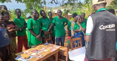 Green Graduation programme participants in Bubanza with the Climate Fresk. Photo: Concern Worldwide.