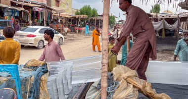 In Shaheed Benazirabad, during an extreme heatwave, a street vendor prepares and stocks large ice blocks. Photo: Concern Worldwide. 