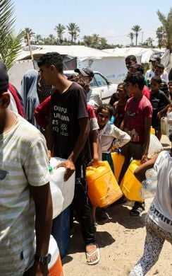 People seeking aid in Gaza