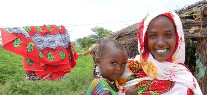 Ache (19) and Maimouna (2). Fararo, Chad. Photo: Lucy Bloxham/Concern Worldwide