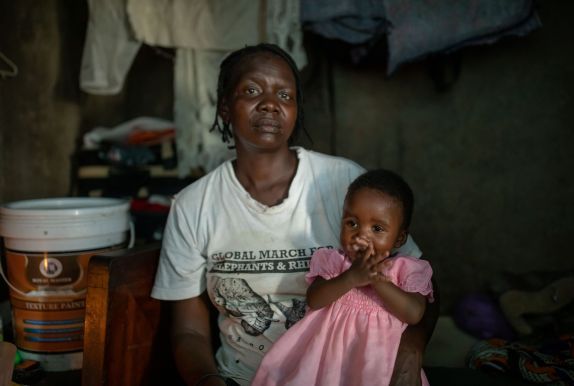 Veronica and baby Ruth who lives in Kibera, Kenya. Photo: Ed Ram / Concern Worldwide