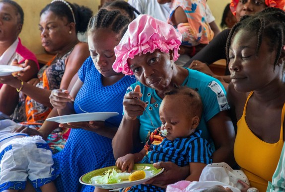 A food demonstration in Cité Soleil, Port-au-Prince. Photo: Jon Hozier-Byrne/Concern Worldwide