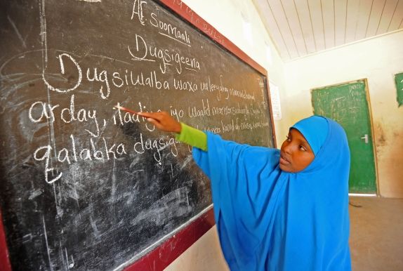 Aamun (name changed to protect identity) attending class at '21st November School' which is supported by Concern Worldwide. Somalia, 2015. Photo: Mohamed Abdiwahab.