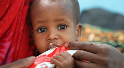 Halimo Hassan (1 year and 2 months) and mother Khayro Ali Hassan (30) in a remote health centre in Filtu, Somali Region. Halimo is being treated for severe acute malnutrition with the support of Concern Worldwide. Photo: Jennifer Nolan/ Concern Worldwide