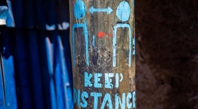'Keep Distancing' street art in Kibera Slum, Nairobi, Kenya Photo: Ed Ram / Concern Worldwide