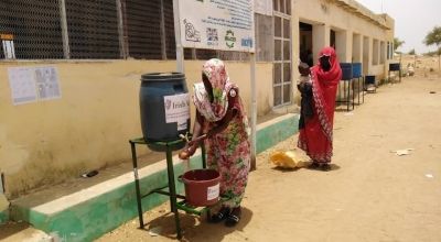 To help reduce the spread of COVID-19 beneficiaries wash hands before entering Concern supported Nutrition Facility in West Darfur. With support from Irish Aid, Concern Worldwide has installed 13 hand washing stations in 13 health facilities. Photo: Concern Worldwide.