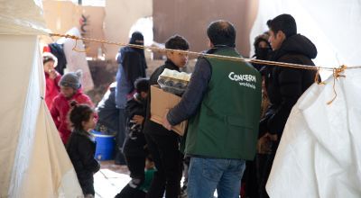Concern staff in Şanlıurfa, Türkiye have been cooking hundreds of hot meals each day since the February 6th earthquake and delivering them to people living in tents. Photo: Kieran McConville/Concern Worldwide