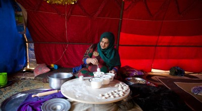 Ramya* (29) prepares food for her family of nine people. She rolls out dough for shashbark. The poverty that the family suffers from has forced her to use lower-quality filling. (Photo: Ali Haj Suleiman/DEC/Fairpicture)