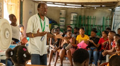 Youth programme session, Cité Soleil. Photo: Jon Hozier-Byrne/Concern Worldwide.