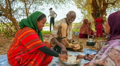 Concern Communications Officer Kalkidan Jabir shares a meal with Hussein Abdulahi Hussein and his wife Nadifa Yusuf and their family in Alloley Kebele, Dollo Bay District in the Somali Region of Ethiopia. Photo: Adnan Ahmed/Concern Worldwide