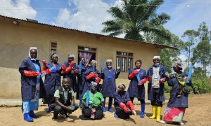 Learning new skills to improve programme participant livelihood opportunities, Masiani district, Beni. Photo: Concern Worldwide.