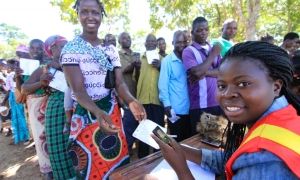 Triphonia Jonathan, (30) receiving a cash transfer from Nuciana Njolomola, 45 an agent used by Concern Worldwide, Chazuka Village, Mchinji, Malawi Photo by Jennifer Nolan.